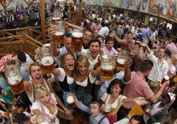  Lễ Hội Bia Oktoberfest Trở Lại Và Top Món Ăn Kèm Họ Dùng Là Gì?