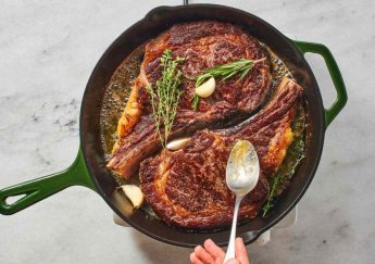 Sức Hấp Dẫn Của Steak Để Cả Xương Thịt Bò Bone-In Ribeye