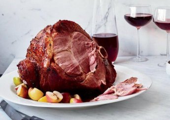 Nên Chọn Loại Nào Giữa: Đùi Heo Nướng Mật Ong Có Xương Honey Glazed Smoked Ham Bone-In và Boneless