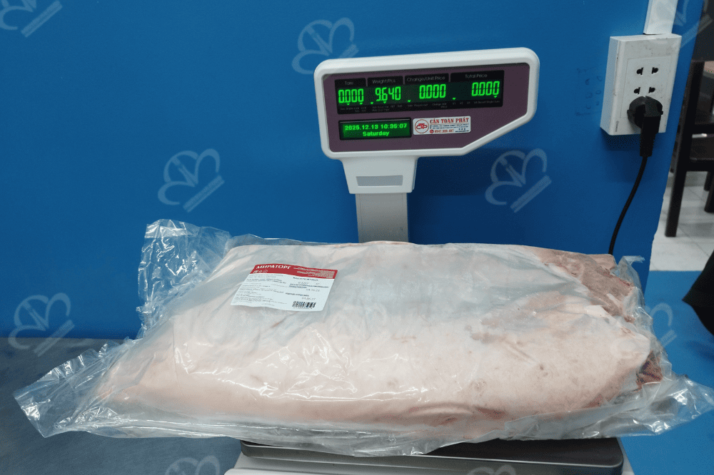 ba-roi-heo-loc-suon-khong-da-nhap-khau