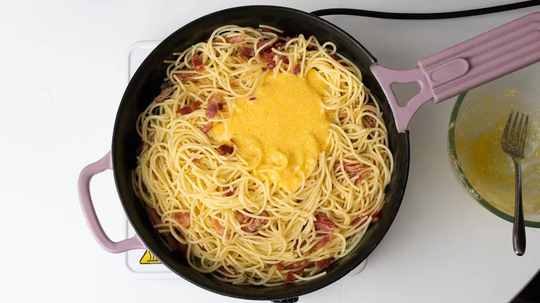 cong-thuc-spaghetti-carbonara-don-gian-cung-nguyen-ha-food