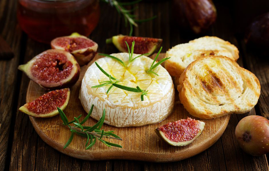 Phô Mai Brie Nướng: Cách Làm, Thưởng Thức Và Những Món Ăn Kèm Tuyệt Vời