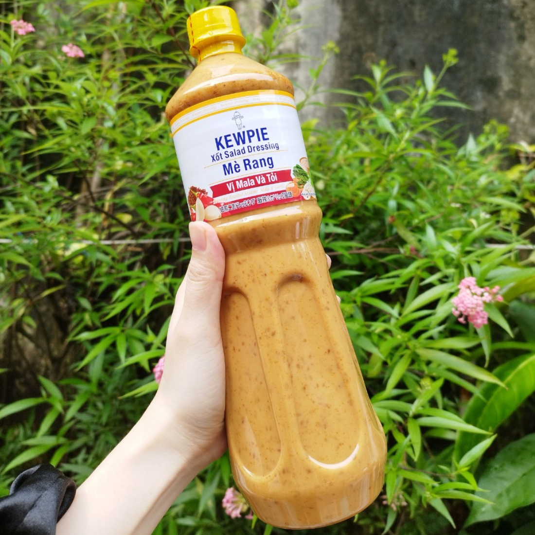 Nước Xốt Mè Rang Vị Mala Và Tỏi Kewpie Chai 1L